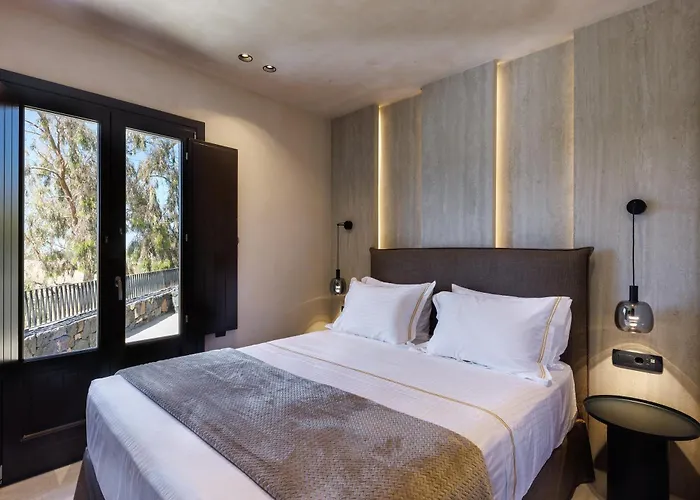 Hidden Hills Messaria (Santorini)