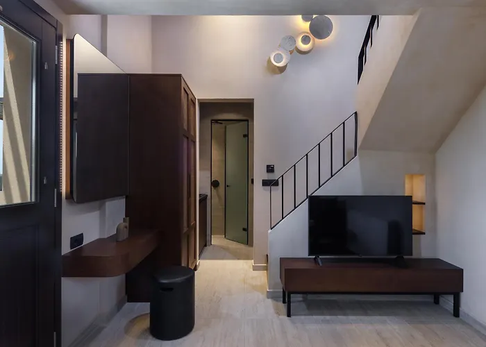 Hidden Hills Hotel Messaria (Santorini)