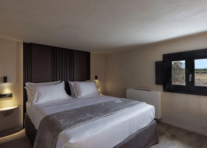 Hidden Hills Messaria (Santorini)