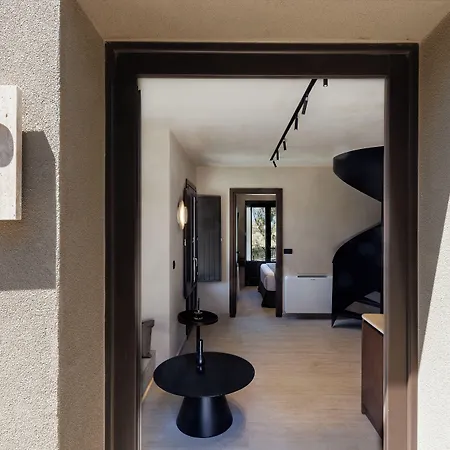 Hidden Hills Messaria (Santorini)