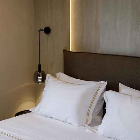 Hidden Hills Hotel *