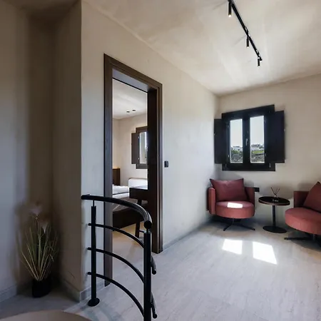 Hidden Hills Hotel *