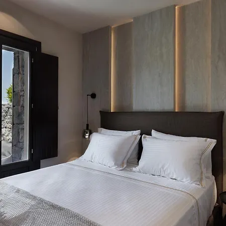 Hidden Hills Hotel *