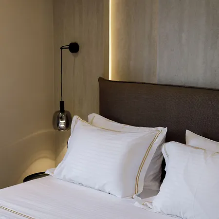 Hidden Hills Hotel *