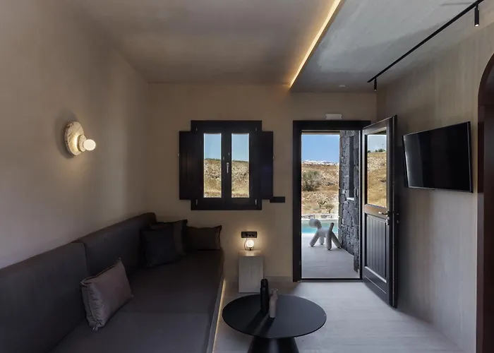 Hidden Hills Hotel *