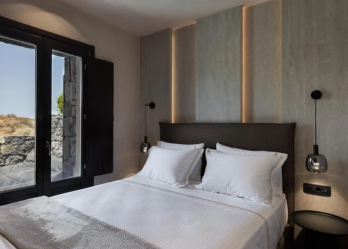 Hidden Hills Hotel *