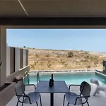 Hidden Hills Hotel *