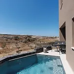Hidden Hills Hotel *